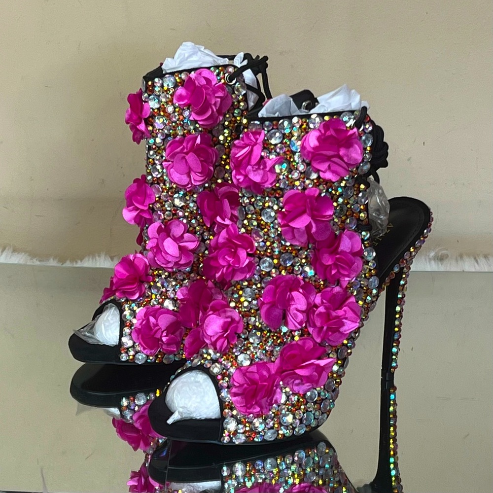 🌸 🌺 Stunning Embellished Floral Party Heels - Picture 1 of 5